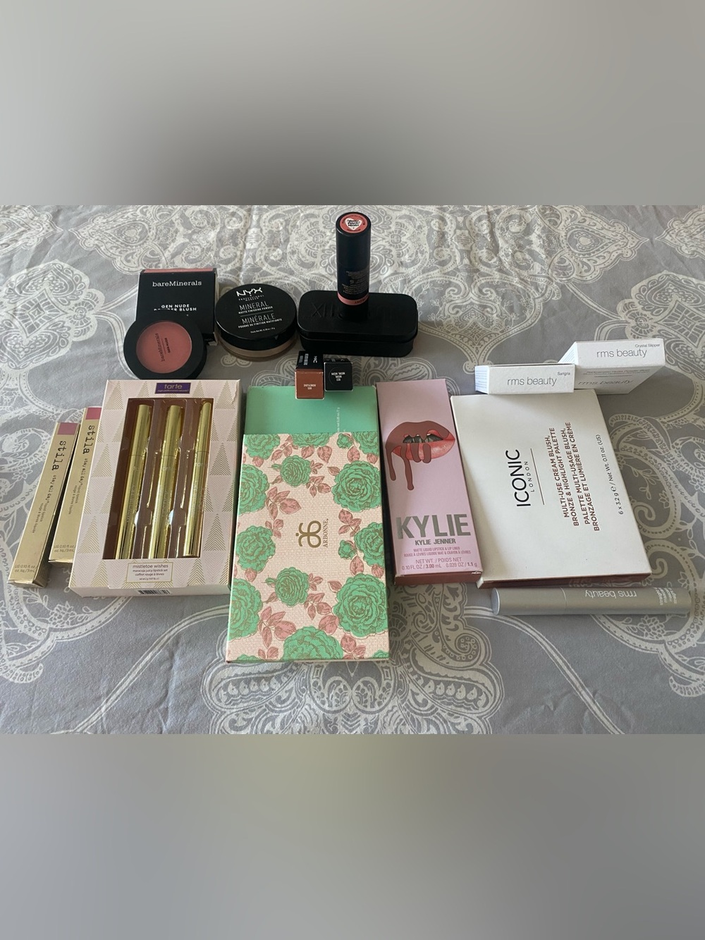 Make-up bundle